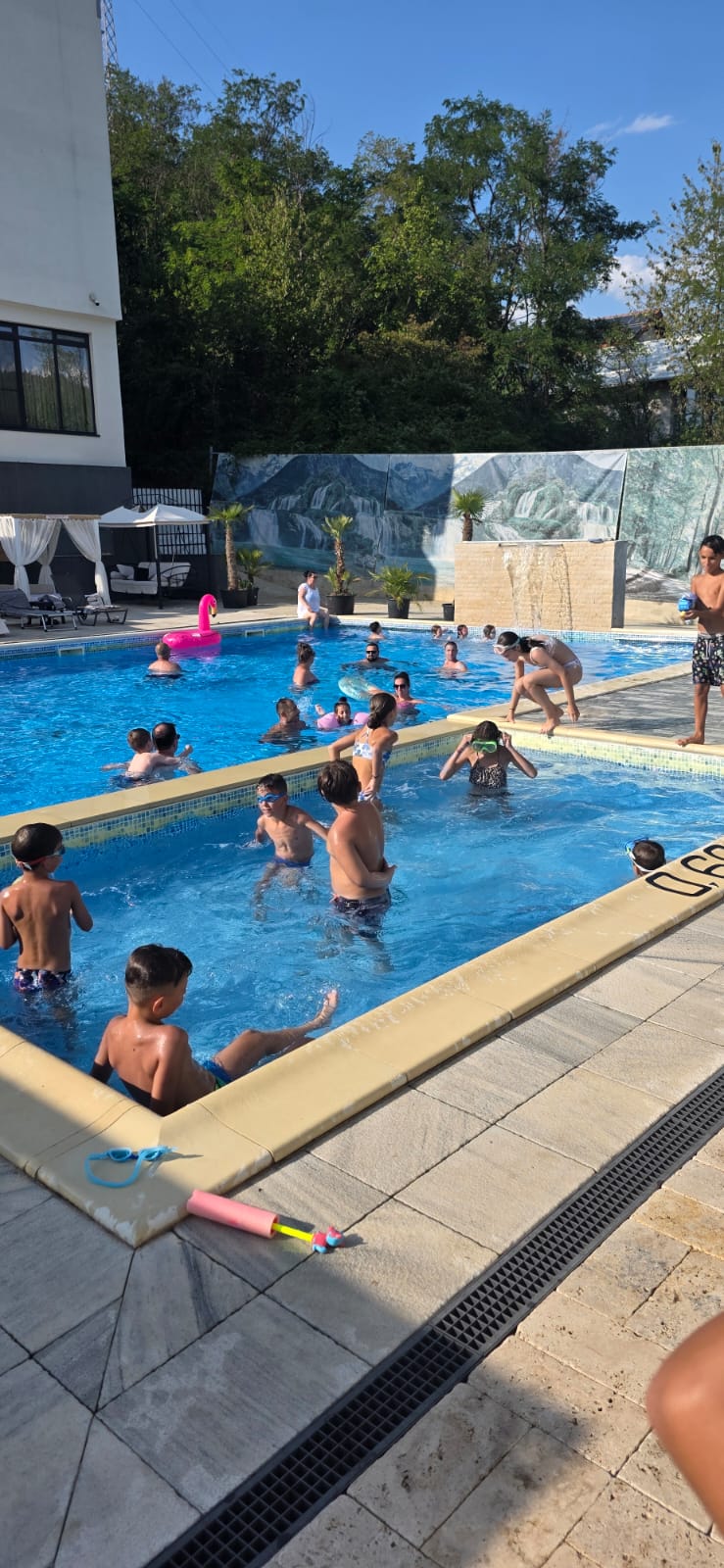 Relaxare la piscină — Cazanele Dunării