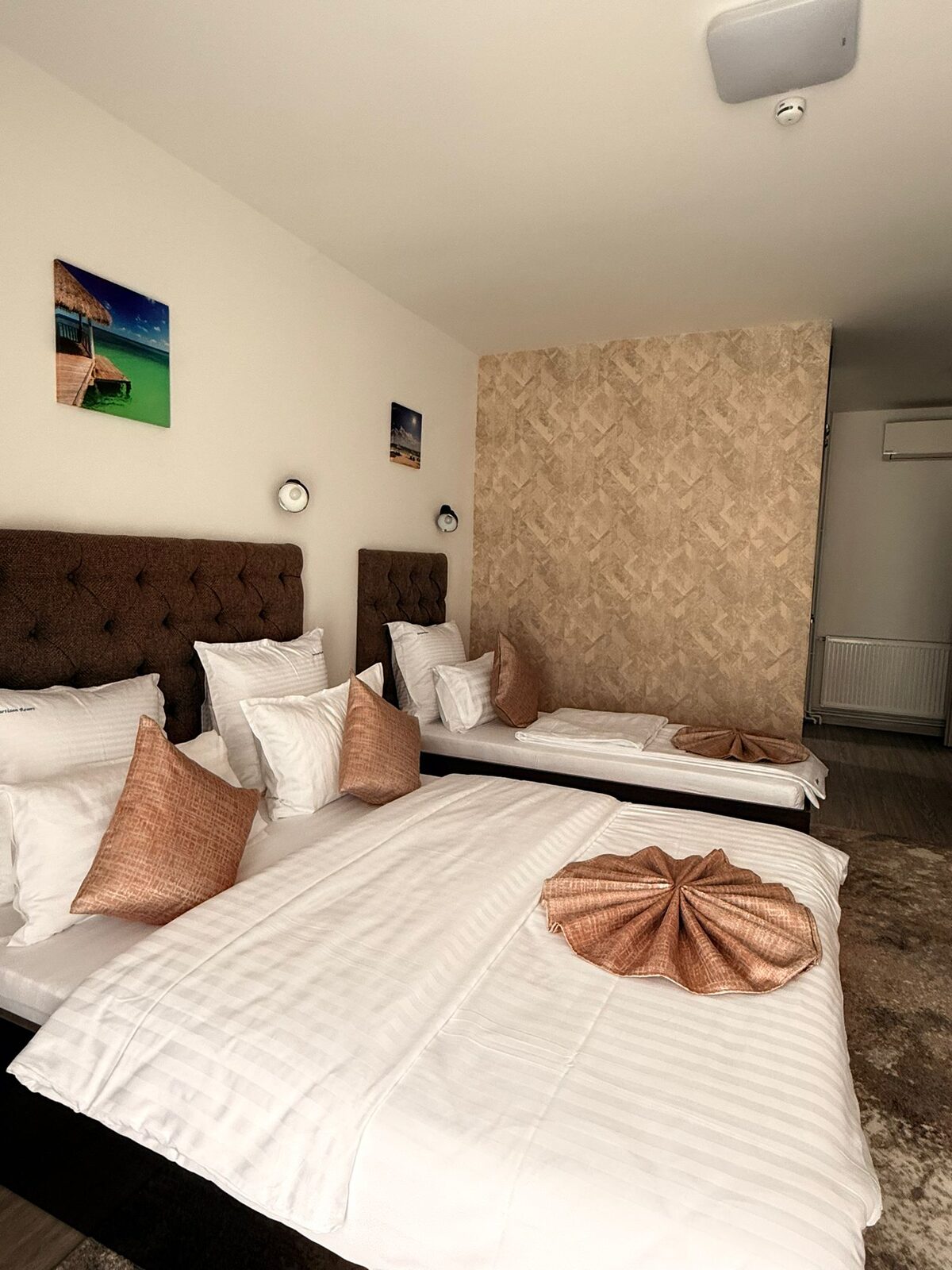 Luxury room Camera triplă at Partizan Resort with Danube view